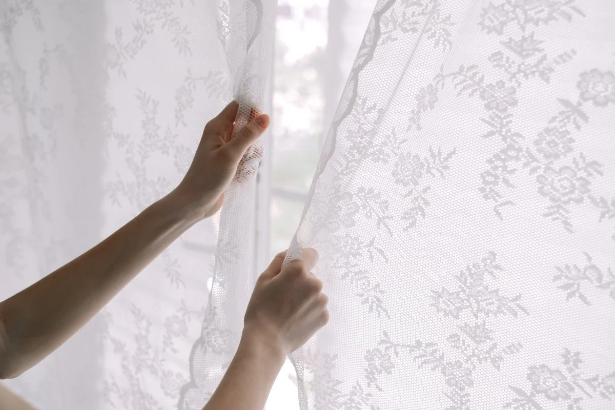 What is the best window covering? Advantages and disadvantages: Plantation shutters vs blinds vs curtains